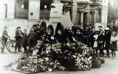 Temporary cenotaph erected in Church Street, 1919.
Outside Barclay's Bank, November 1919. Another picture of the same scene is in [i]History of Enfield[/i] vol.3, p.227.
Keywords: 1910s;World War I;memorials