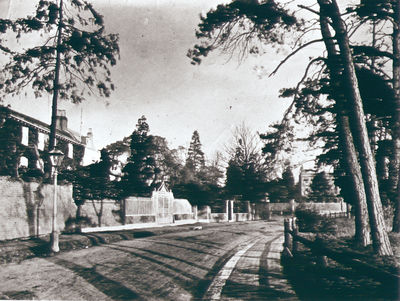 Junction of Clay Hill and Baker Street, 1890
Looking north, Gough Park in the distance. The two houses on the left are Holmwood and Pattensweir.

[i]Reproduction right held by Enfield Local Studies Library and Archive.[/i]
Keywords: roads and streets;gateways