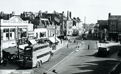 The Town, looking towards Southbury Road
Trolleybus in foreground. Copy of a postcard.
Keywords: trolleybuses;roads and streets;road transport