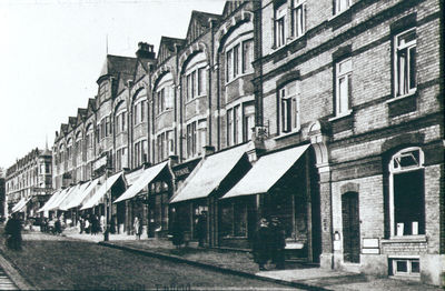 Windmill Hill terrace of shops
Estimated date 1910.
Keywords: shops;1910s;roads and streets