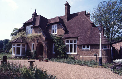 The Anchorage, 13 Village Road, 1988
Late 19th century, designed by Thomas Tayler Smith. Listed Grade II. - [i]Treasures of Enfield[/i] p.125.
Keywords: houses;19th century;Grade II listed