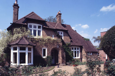 The Anchorage, 13 Village Road, 1988
Late 19th century, designed by Thomas Tayler Smith. Listed Grade II. - [i]Treasures of Enfield[/i] p.125.
Keywords: houses;19th century;Grade II listed