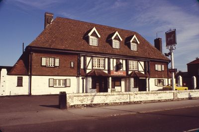 The White Horse pub, Green Street, Nov. 1979
Now converted to flats.
Keywords: pubs;1970s