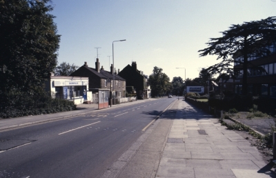 Windmill Hill looking east from railway bridge, 1986
Barnfields estate agents on left. Cottages beyond that on the left were demolished and replaced by modern cottages of a similar style.
Keywords: 1980s;roads and streets