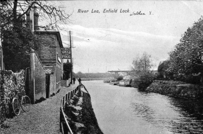 River Lea Navigation at Enfield Lock, with Swan and Pike pub
Apparently from a postcard.
Keywords: pubs;canals