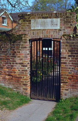 Arch between church and vicarage, in memory of Major Lane
Keywords: gateways;memorials;St Andrews Church