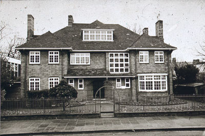 Fir Tree House
Demolished 1975-01-23 to make space for the Civic Centre
Keywords: demolished buildings;houses