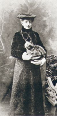 Lady Somerset
and her favourite cat "Scudamore", February 1906
Keywords: people;portraits;cats