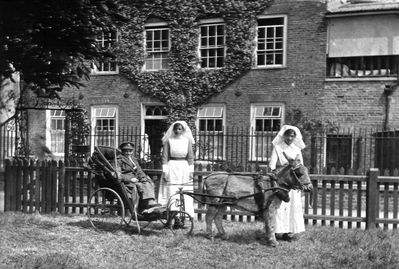 Elm House, at the time of the first World War
The house was a convalescent home for wounded soldiers in World War I. 

[i]Reproduction right held by Enfield Local Studies Library and Archive.[/i]
Keywords: 1910s;hospitals;World War I;Grade II listed;convalescent homes