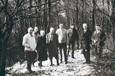 EPS members at Gough Park footpath
See [i]Fighting for the future[/i] p.126-127 for details of this project in 1962-63.
Keywords: Enfield Preservation Society;EPS;footpaths;1960s