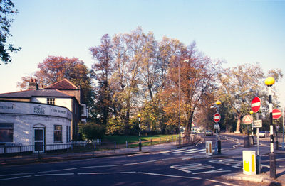 100 Church Street
Junction of Church Street and Cecil Road.
Keywords: 1980s;roads and streets