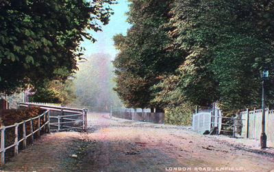 Old London Road, Bush Hill looking towards Enfield
Keywords: postcards;roads and streets