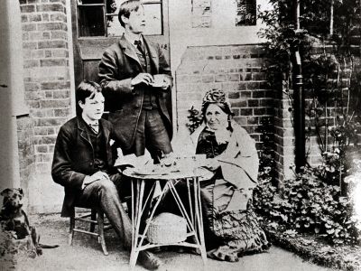 Herbert Horne, A. H. Mackmurdo and the mother of one of them
Mackmurdo (1851-1942) was an architect and designer in the arts and crafts movement who designed Brooklyn, 8 Private Road. Horne moved to Mackmurdo's studio, becoming a partner in the 1880s.
Keywords: people