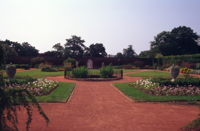 Walled garden, Pymmes Park
Paths and flower beds.
Keywords: parks;flowers