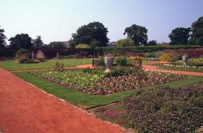 Walled garden, Pymmes Park
Paths and flower beds.
Keywords: parks;flowers