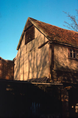 Old houses and dovecote, Cecil Road
The houses were set back from the road.
Keywords: houses;dovecotes