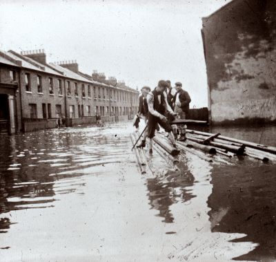 Jute works
Slide is captioned "The Jute", but it is not clear what the picture shows. [i]History of Enfield[/i] vol 2, p.131-133 discusses the Jute Works, and says "Duck Lees Lane was often flooded in winter and the workers, including the children, had to wade through the water and work all day long in wet clothes."
Keywords: industry;19th century;floods