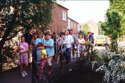 Anti-litter Group clearing the New River Loop, May 1990
Keywords: 1990s;bridges;litter;New River Loop;Enfield Preservation Society