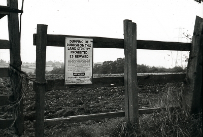 Sign prohibiting the dumping of rubbish
Notice by the National Farmers Union offering £5 reward for information about rubbish dumping. Displayed in Coopers Lane Road, the site of the Enfield Preservation Society's first campaign "Operation cleanup", 1963.
Keywords: 1960s;Enfield Preservation Society;EPS;litter;dumps;rubbish;posters;EP1