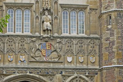 Great Gate, Trinity College Cambridge
Statue of Henry VIII in a niche probably originally occupied by a statue of Edward III, as indicated by the inscription. This gateway was formerly part of King's Hall, later incorporated into Trinity College.
Keywords: Henry VIII;Trinity College Cambridge;gateways