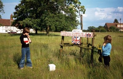 Brickendon Green, Hertford, June 1978
Jubilee Oak, near Bayford railway station. Display panel reads "Brickendon Green celebrates the Queen's Silver Jubilee June 1977"
Keywords: anniversaries;trees