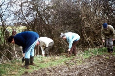 Potters Bar, March 1980
Cleaning mud off boots
Keywords: mud