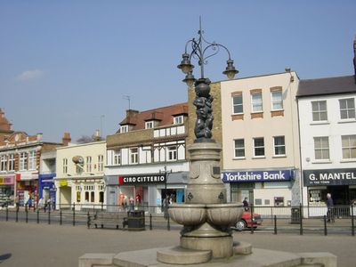 Fountain, 2007
Fountain with buildings behind after Palace Exchange road changes
Keywords: fountains