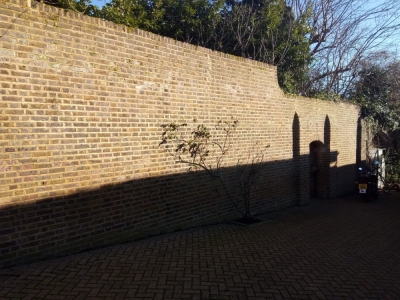 070 - Boundary Wall, 2a-8 Eversley Mount
