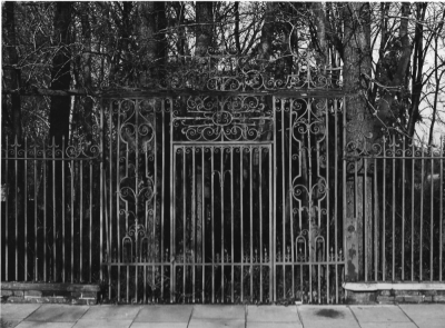 Gough Park Gates, Forty Hill
Black & white photograph of Gough Park gates and railings
Keywords: gates;railings;Forty Hill