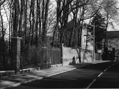 Gough Park Gates, Forty Hill
Black & white photograph of Gough Park gates, railings and wall
Keywords: gates;railings;walls;Forty Hill