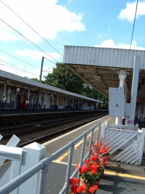 Windmill Hill. Enfield Chase Station: platforms
Keywords: rail transport;railway stations