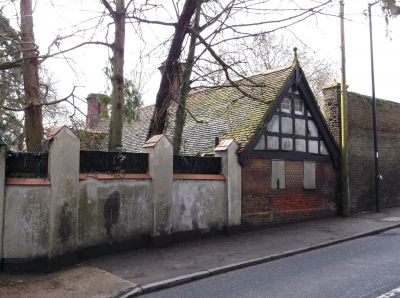 Clay Hill. Kingswood: cottages
Kingswood is a locally listed structure, but I was unable to find a vantage point for a photo. This photo is of the cottage which is within the boundary of this property.
Keywords: locally listed;Clay Hill