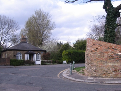 Wharf Road, Lodge Cottage and Garden Walls (?)
Keywords: locally listed;Ponders End;walls