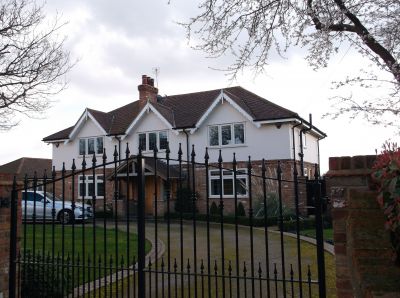 Hadley Road. Vicarage Farm: cottages.
Photo of the building currently on the site of this locally listed structure. I am uncertain as to whether this is a total rebuild or whether the original structure has been retained, albeit greatly modified. - [i]Mick Coe[/i]
Keywords: houses;locally listed;Trent Park