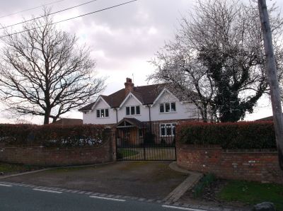 Hadley Road. Vicarage Farm: cottages.
Photo of the building currently on the site of this locally listed structure. I am uncertain as to whether this is a total rebuild or whether the original structure has been retained, albeit greatly modified. - [i]Mick Coe[/i]
Keywords: houses;locally listed;Trent Park