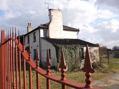 Hadley Road. Vicarage Farm: house.
A former Victorian farm house. In my opinion the property should be added to the schedule of locally listed structures, as a rare surviving example of such a property within the Greater London area. - [i]Mick Coe[/i]
Keywords: farms;houses